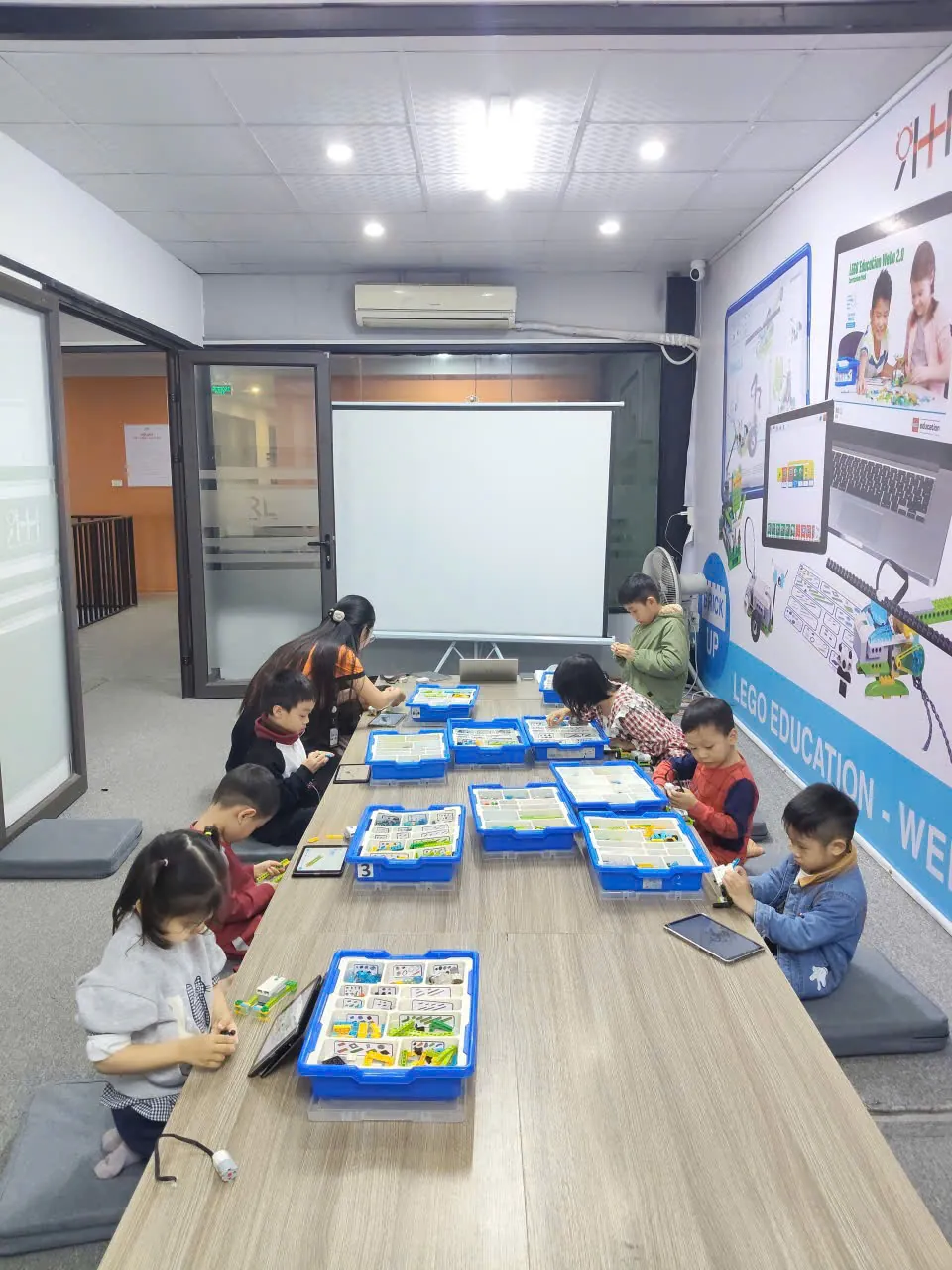 Phòng học LEGO WeDo 2.0 tại RHH, 103 Lê Hoàn, Trường Vinh