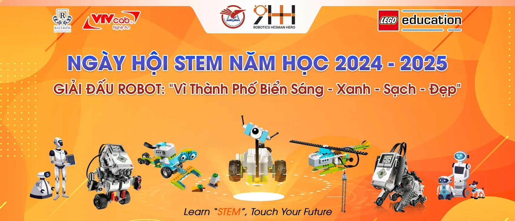 Backdrop Ngày hội STEM năm học 2024–2025 do Học viện RHH tổ chức, Giải đấu Robot chủ đề Vì Thành phố Biển Sáng – Xanh – Sạch – Đẹp
